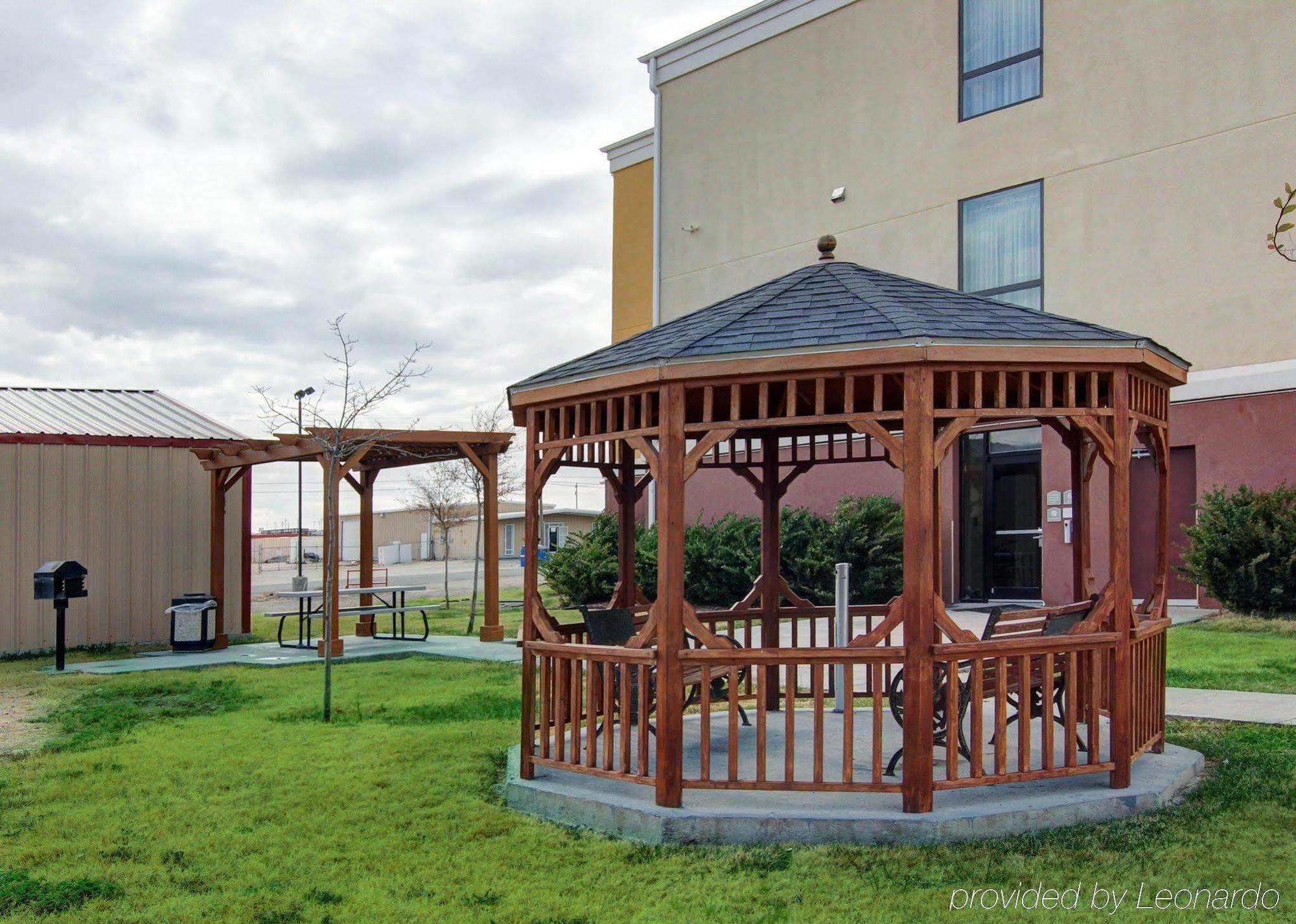 Comfort Suites Форт Стоктън Екстериор снимка